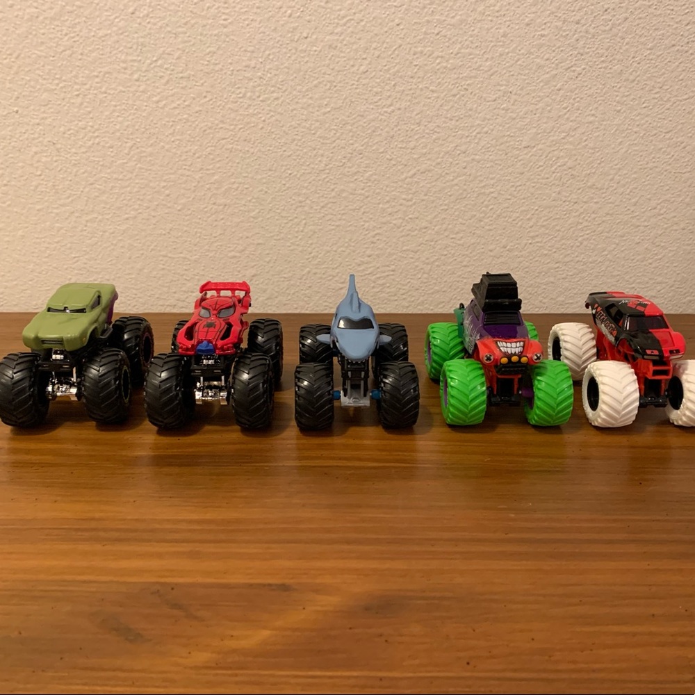 Monster Truck Set Hot Wheels Monster Jam Hulk Spider-Man Batman Megalodon